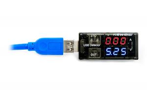 USB-Tester zur Messung von Spannung und Stromstärke von USB-Anschlüssen und Verlusten im USB-Kabel